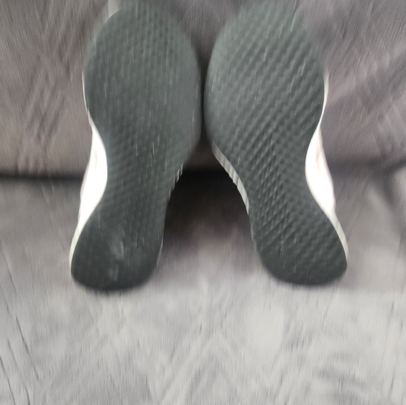 Nike Girls Revolution 5 BQ5671-601 Pink Black Running Shoes Sneakers Size 6Y. - Picture 8 of 9